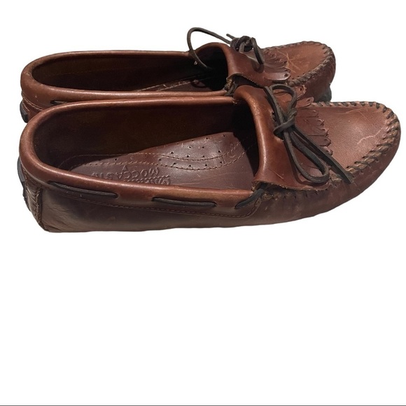 Minnetonka Brown Leather Slip On Classic Driving Loafer - Picture 13 of 15